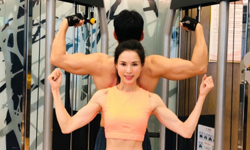 李若彤张丰毅健身合照120岁看起来像少年(李若彤的健身照片)