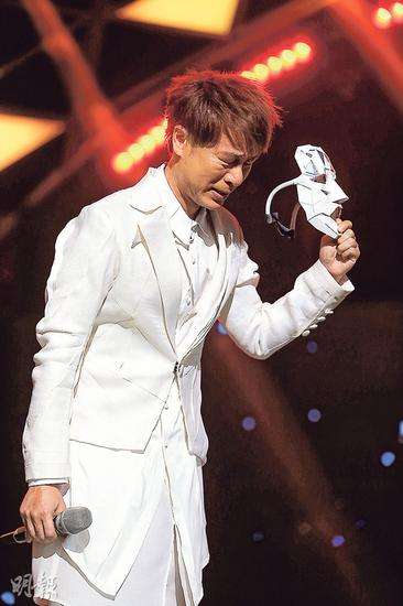 李克勤为什么叫白棱镜?李克勤和林子祥唱的(李克勤帮唱林子祥) 李克勤为什么叫白棱镜?李克勤和林子祥唱的(李克勤帮唱林子祥)