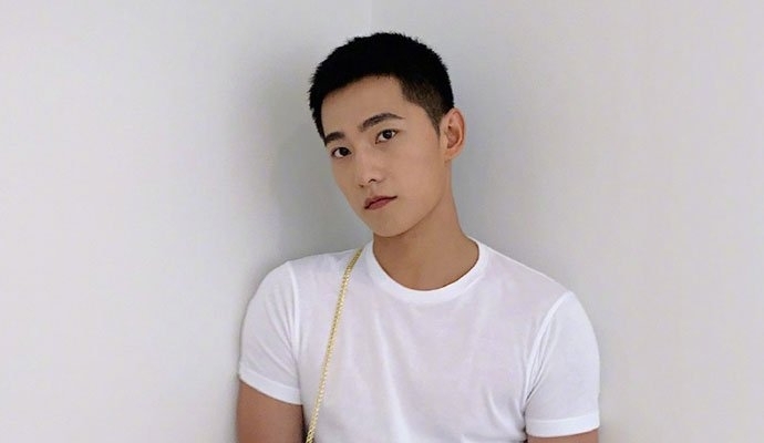 杨洋最新图片假发照片引网友热议(杨洋染发照片) 杨洋最新图片假发照片引网友热议(杨洋染发照片)