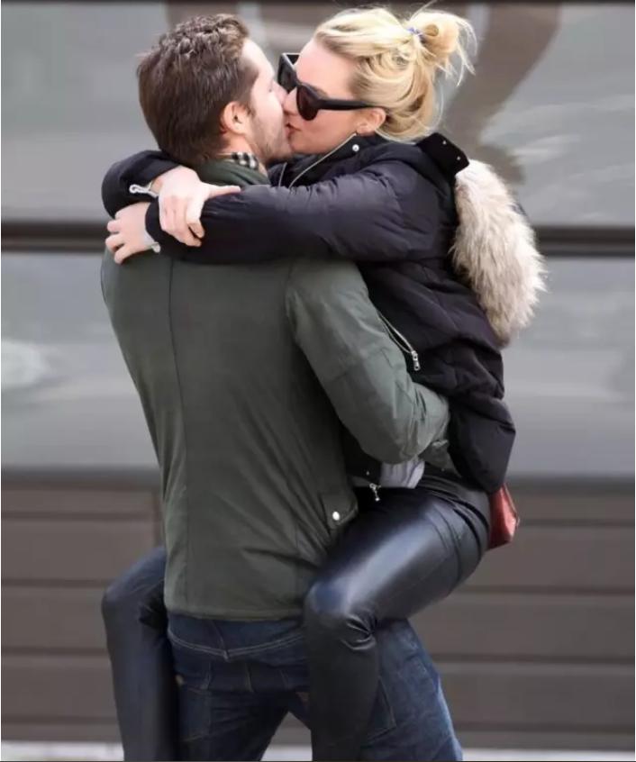 玛格特罗比小丑女翘臀性感图(玛格特罗比 小丑女)