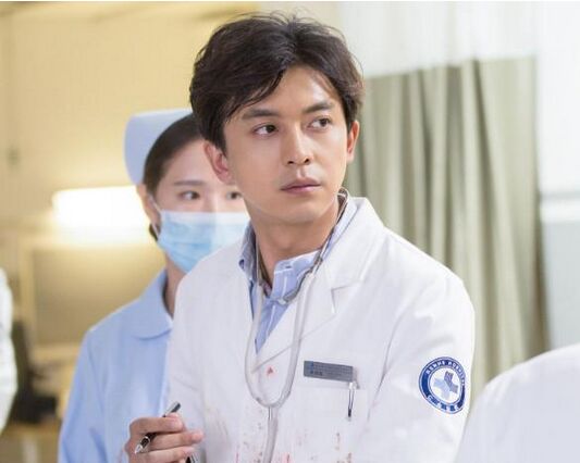 李佳航李晟怎么在一起的情史(李佳航和李晟什么时候认识的)