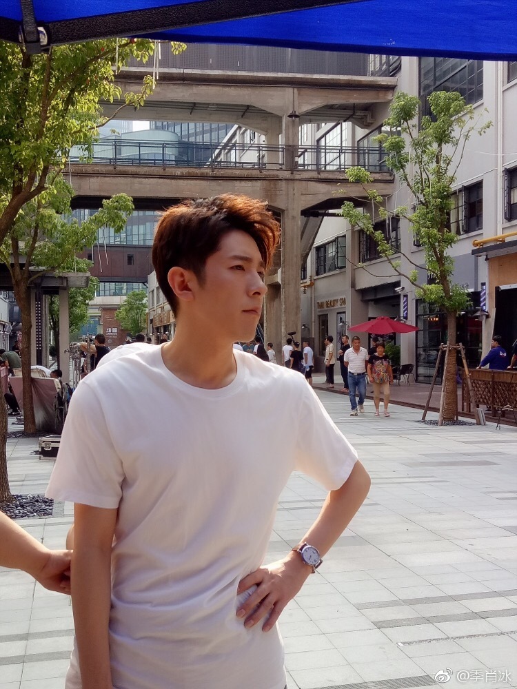 为啥说季肖冰家里有矿？季肖冰很帅为什么不