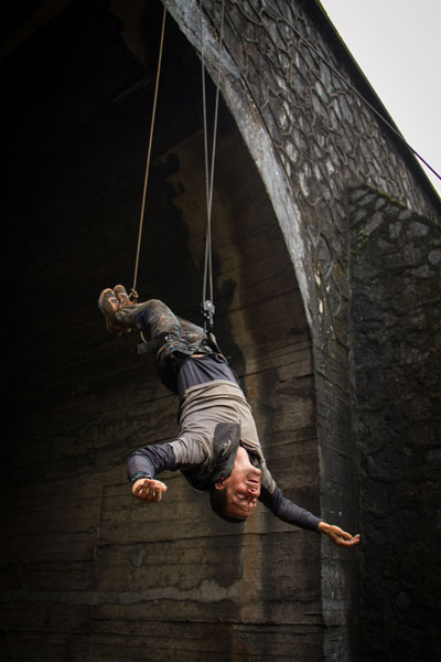 贝爷为什么不敢吃皮蛋？贝爷灌肠是哪一集站(贝爷生吃皮蛋)