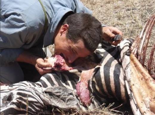 贝爷为什么不敢吃皮蛋？贝爷灌肠是哪一集站(贝爷生吃皮蛋)