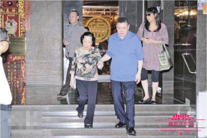 港富豪刘銮雄母亲出殡现场图(刘銮雄的照片)