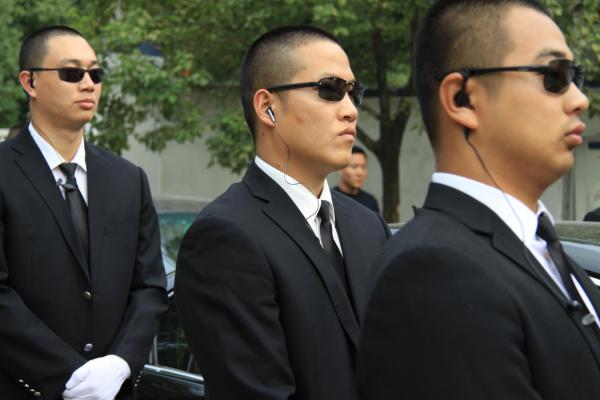 恒大为里皮配6保镖图片