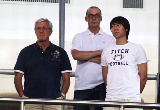 恒大为里皮配6保镖图片