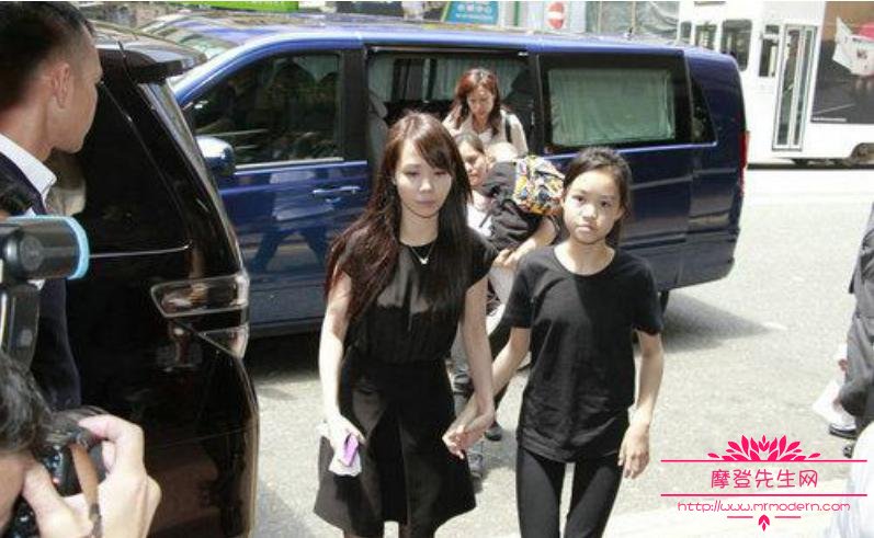 港富豪刘銮雄母亲出殡现场图(刘銮雄的照片)