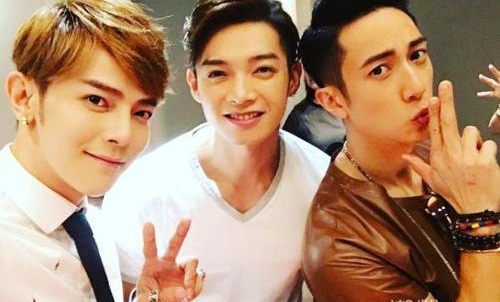 飞轮海当年发生了什么为何排挤炎亚纶(炎亚纶与飞轮海成员的关系)