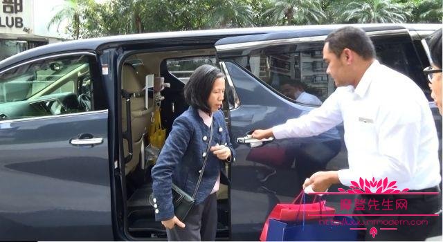 港富豪刘銮雄母亲出殡现场图(刘銮雄的照片)