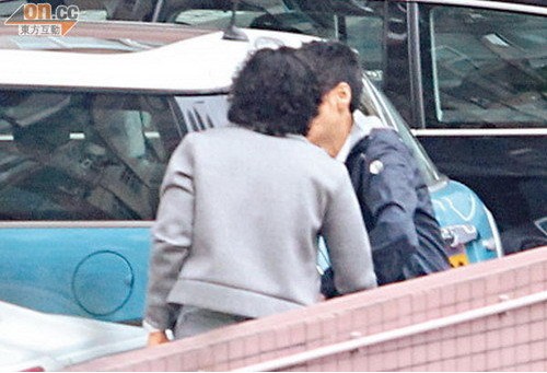 杨如芯比赵式芝谁有钱？赵式芝和杨如芯醉吻