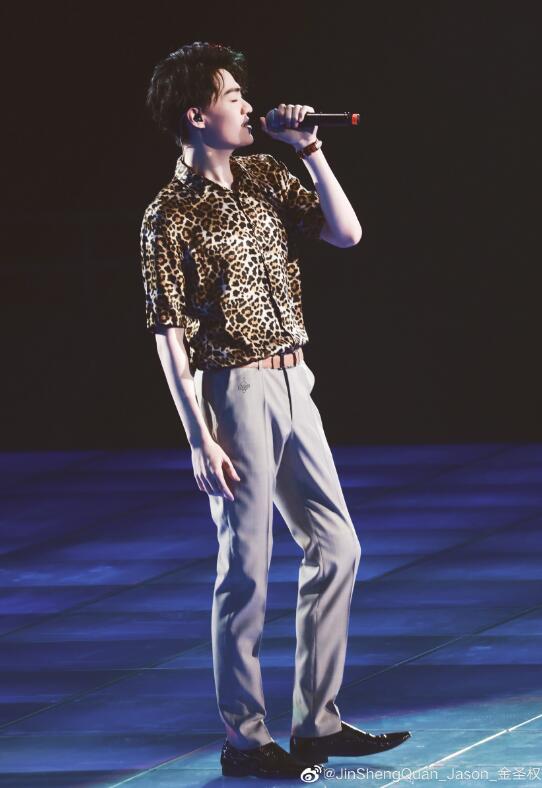 为什么金圣权只叫圣权把姓去了 为什么金圣权只叫圣权把姓去了