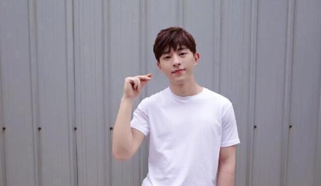 邓伦如果双眼皮是长怎样 邓伦出道前后对比 邓伦如果双眼皮是长怎样 邓伦出道前后对比