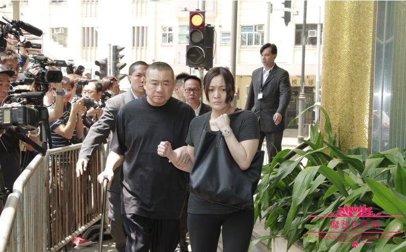 港富豪刘銮雄母亲出殡现场图(刘銮雄的照片)