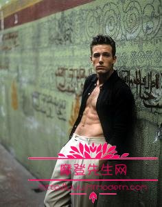 劳伦斯·菲什伯恩年轻时候照片组图(布莱恩·克兰斯顿年轻照片)