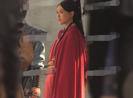 唐嫣新剧路透照曝出引网友热议(唐嫣有什么新剧在拍)