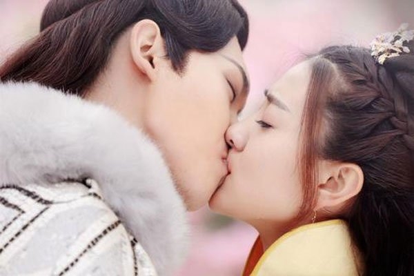 邢昭林吻梁洁胸蒲巴甲吃醋(梁洁喜欢邢昭林还是蒲巴甲) 邢昭林吻梁洁胸蒲巴甲吃醋(梁洁喜欢邢昭林还是蒲巴甲)