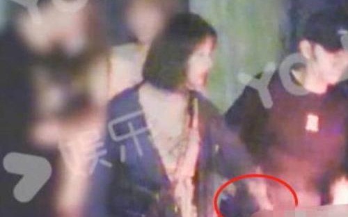 张一山与神秘女子牵手约会女方是谁(张一山情侣是谁)