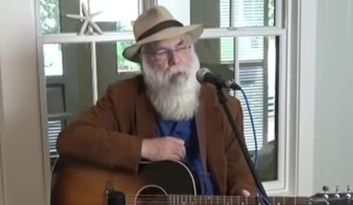 歌手台上表演时去世什么原因(死在台上的歌手) 歌手台上表演时去世什么原因(死在台上的歌手)