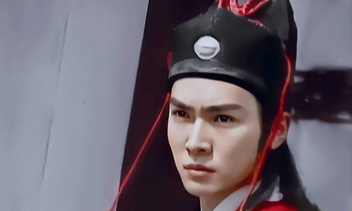 53岁焦恩俊晒出性感女装照(53岁焦恩俊晒近照)