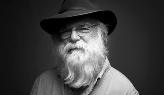 歌手台上表演时去世什么原因(死在台上的歌手)