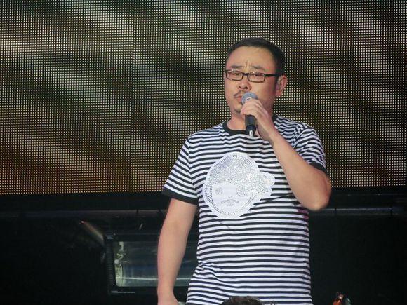 刀郎不戴帽子的照片(刀郎摘帽子图片)