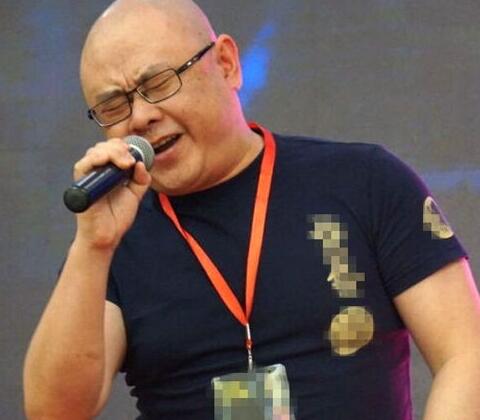 刀郎不戴帽子的照片(刀郎摘帽子图片)