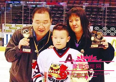 英达为什么喜欢现在的妻子梁欢(英达的现任妻子梁欢年轻时照片)