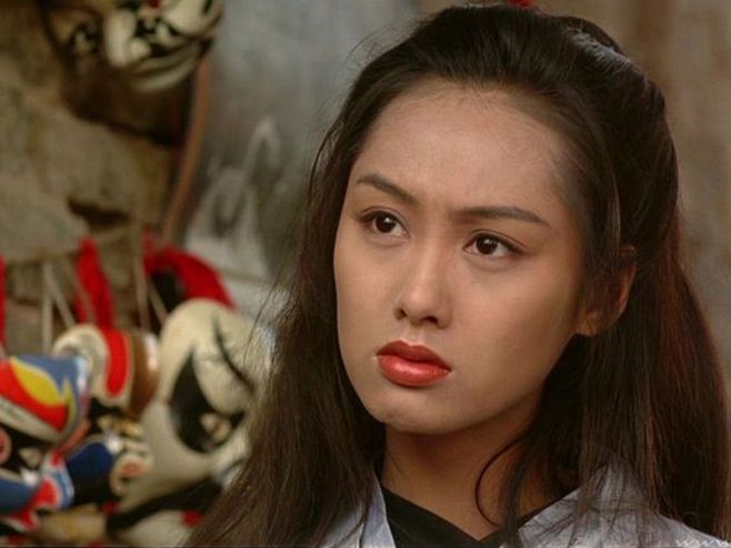 朱茵在戛纳红毯尴尬露肚腩照片(朱茵走红毯)