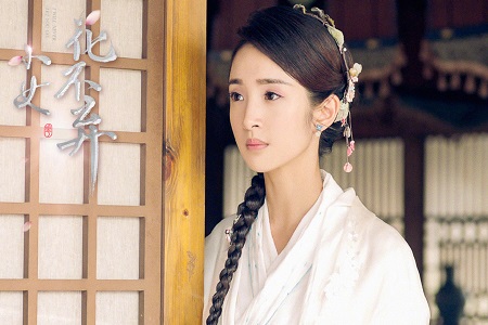 林依晨30秒采访摸了四次鼻子(林依晨亲脖子)