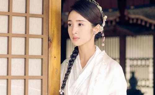 林依晨30秒采访摸了四次鼻子(林依晨亲脖子)