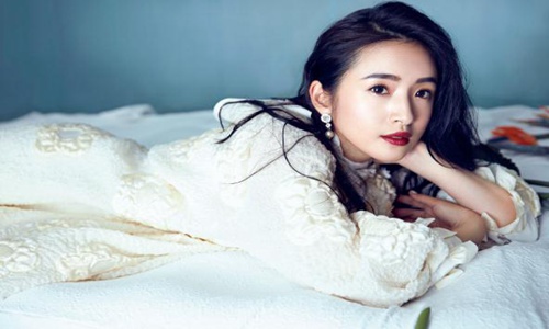 林依晨30秒采访摸了四次鼻子(林依晨亲脖子)