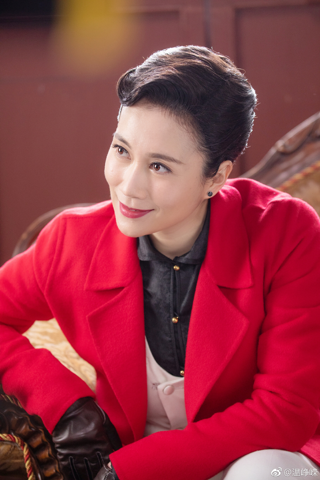 温峥嵘和孙莉长得像对比图(孙莉长得一般)