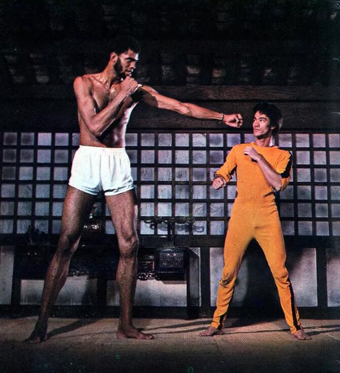 梁小龙为什么被雪藏？梁小龙骂周星驰是怎么(梁小龙为什么不演戏了)