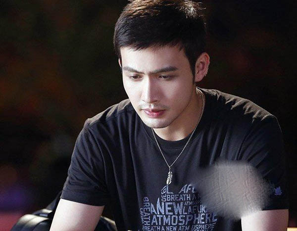 张彬彬和迪丽热巴是同学吗？张彬彬在剧中勃