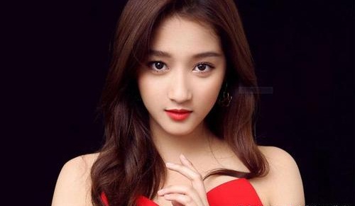 关晓彤的家世爷爷身份令人惊讶(关晓彤个人资料简介及家世)