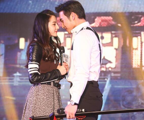 张彬彬和迪丽热巴是同学吗？张彬彬在剧中勃