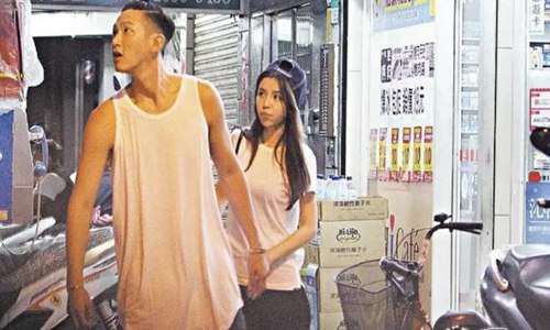 梁晶晶是余少群的老婆吗?余少群何炅有什么 梁晶晶是余少群的老婆吗?余少群何炅有什么