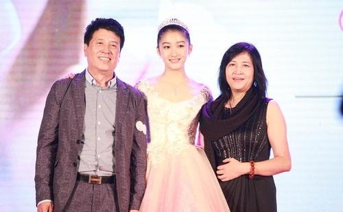 关晓彤的家世爷爷身份令人惊讶(关晓彤个人资料简介及家世)