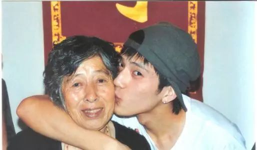 井柏然李佳琦同框讨论搓澡太搞笑