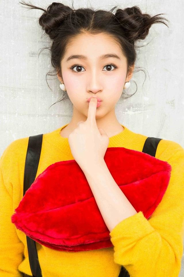 关晓彤绯闻男友是谁?关晓彤家庭背景父母都(关晓彤家庭关系)