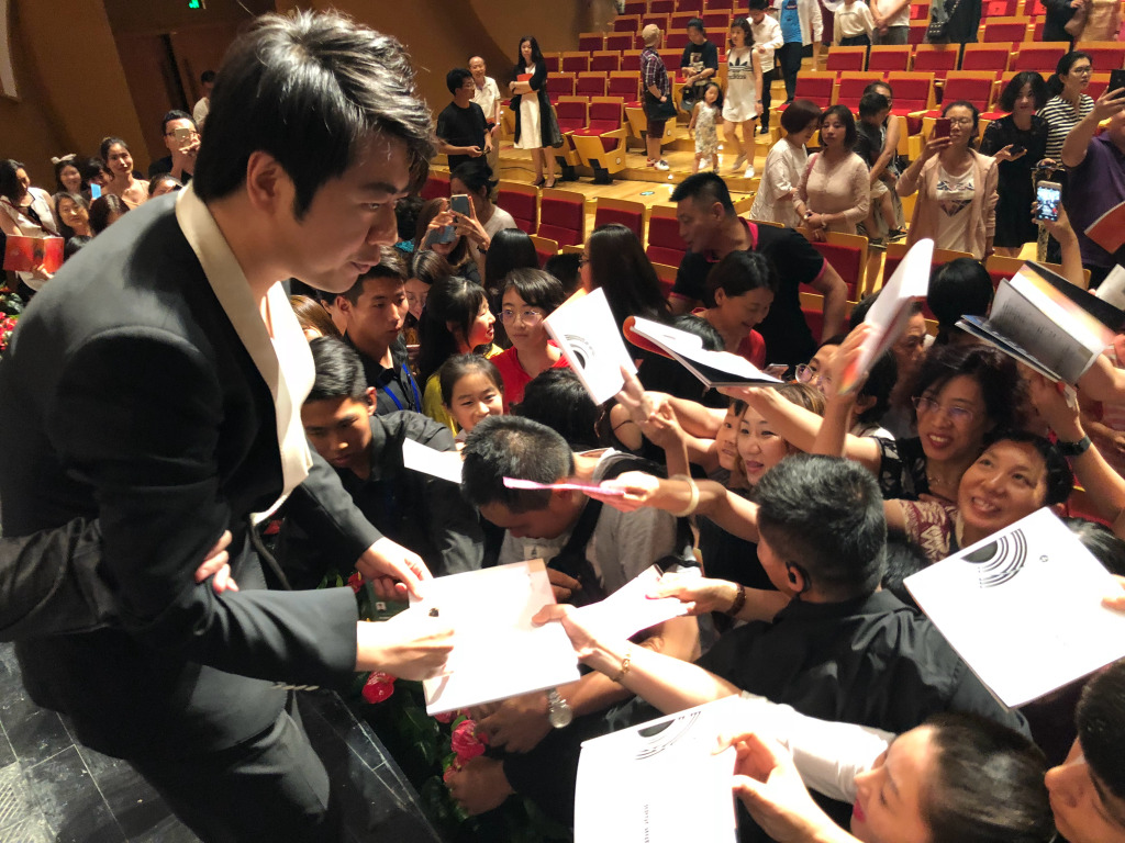 郎朗为什么是世界级的(郎朗地位为什么这么高)