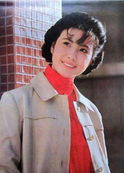 吴玉华年轻时的照片(吴玉华个人照片) 吴玉华年轻时的照片(吴玉华个人照片)