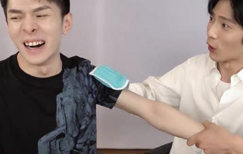 井柏然李佳琦同框讨论搓澡太搞笑