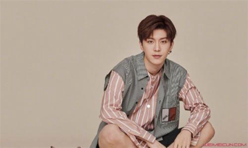 社死现场!范丞丞的袜子穿反惹人爆笑(范丞丞裤子掉了) 社死现场!范丞丞的袜子穿反惹人爆笑(范丞丞裤子掉了)