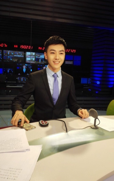 央视最帅男主播李泽鹏照片(央视最帅男主持李泽鹏) 央视最帅男主播李泽鹏照片(央视最帅男主持李泽鹏)