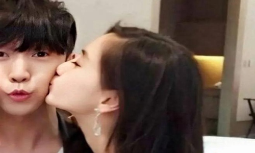 baby亲吻陌生男子照片曝光(baby和陌生男子亲吻)