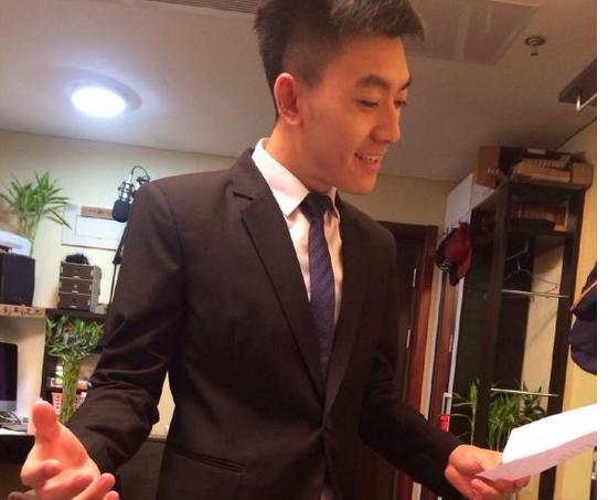 央视最帅男主播李泽鹏照片(央视最帅男主持李泽鹏) 央视最帅男主播李泽鹏照片(央视最帅男主持李泽鹏)