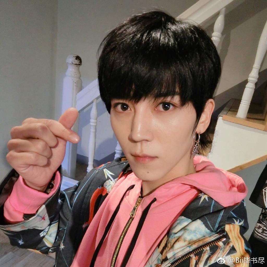 毕书尽怎么是假的韩国人？毕书尽鹿晗很像的