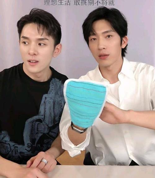 井柏然李佳琦同框讨论搓澡太搞笑